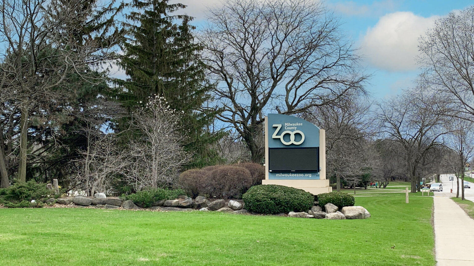 Wauwatosa Apartment Amenities Dolphin Square